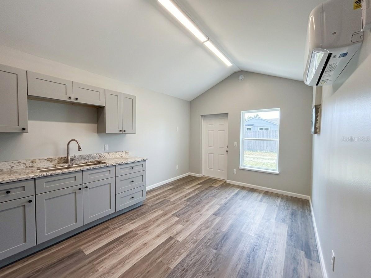 Image 7 of 8 For 115 Avenue F Sw B