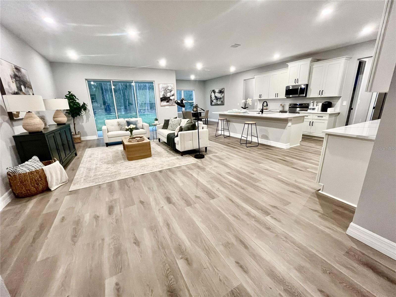 Listing photo id 1 for 7987 Primrose Drive