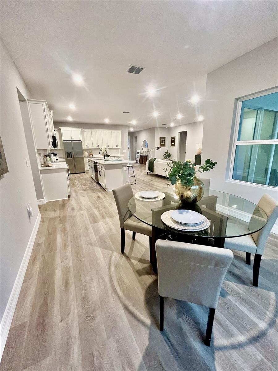 Listing photo id 5 for 7987 Primrose Drive