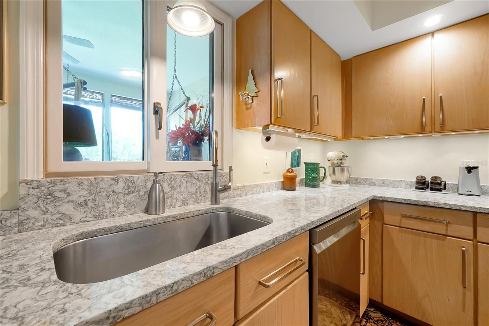 Image 24 of 61 For 139 Woden Way