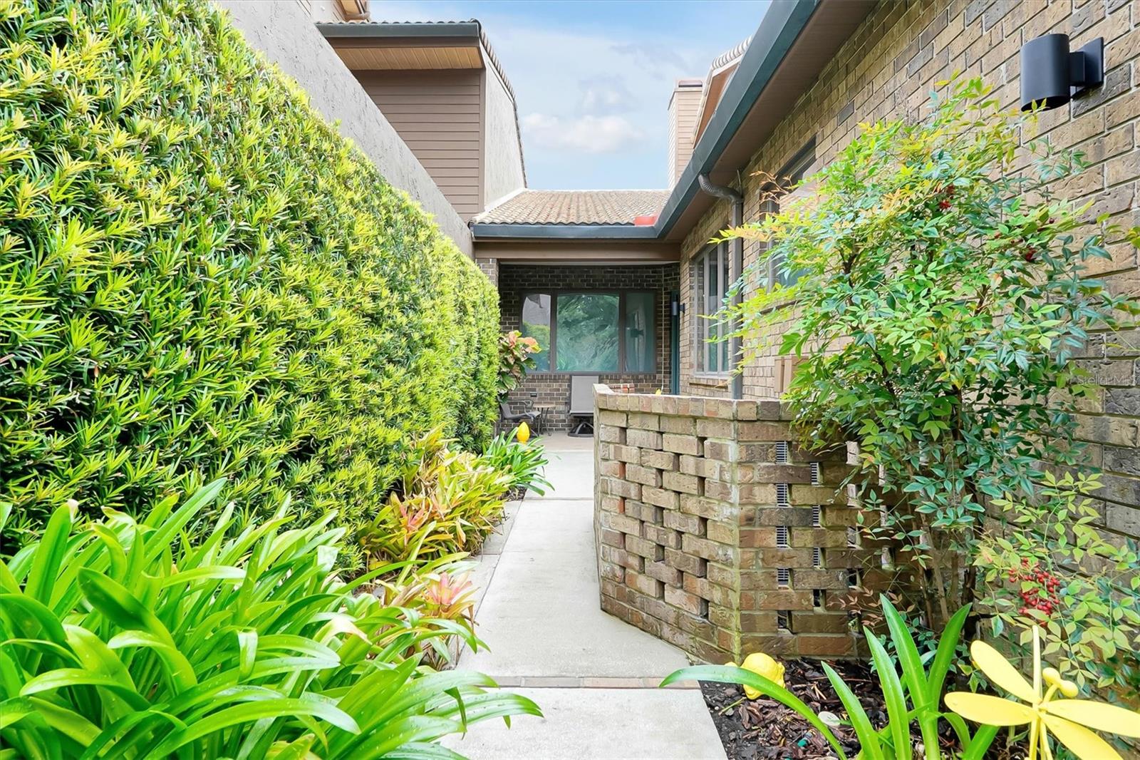 Image 4 of 61 For 139 Woden Way