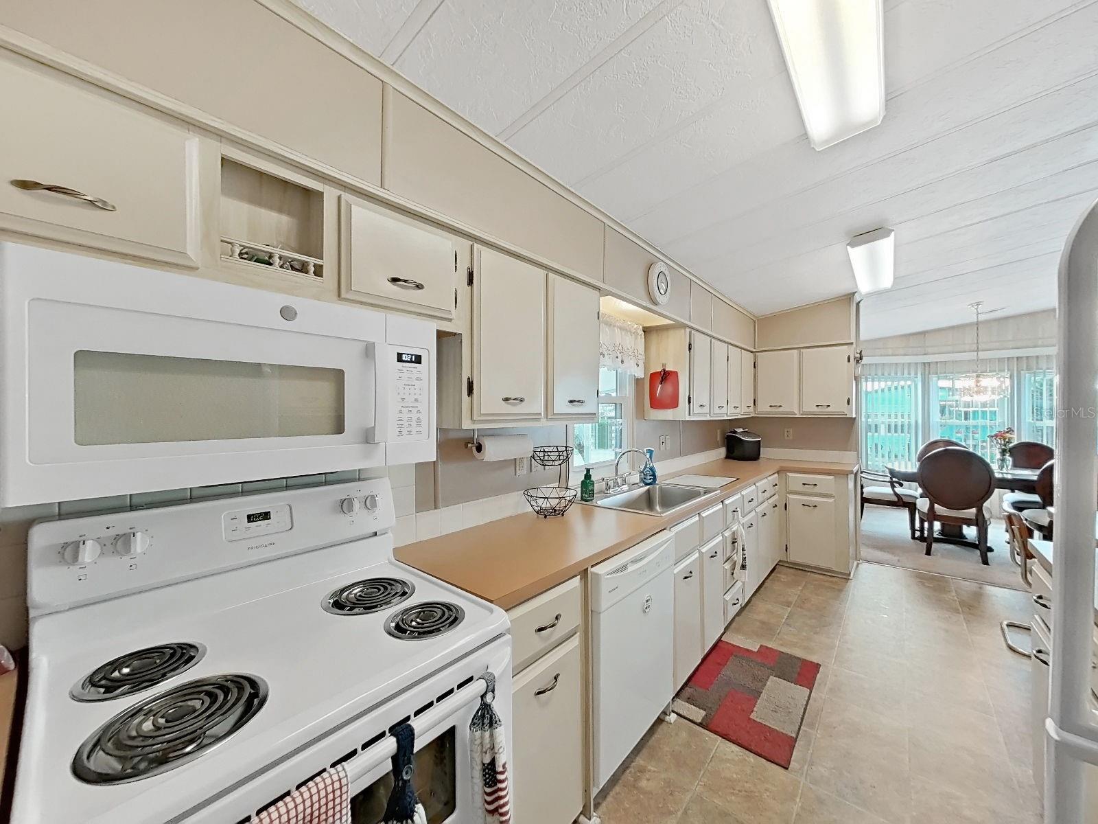 Image 12 of 47 For 4966 Deerwood Dr