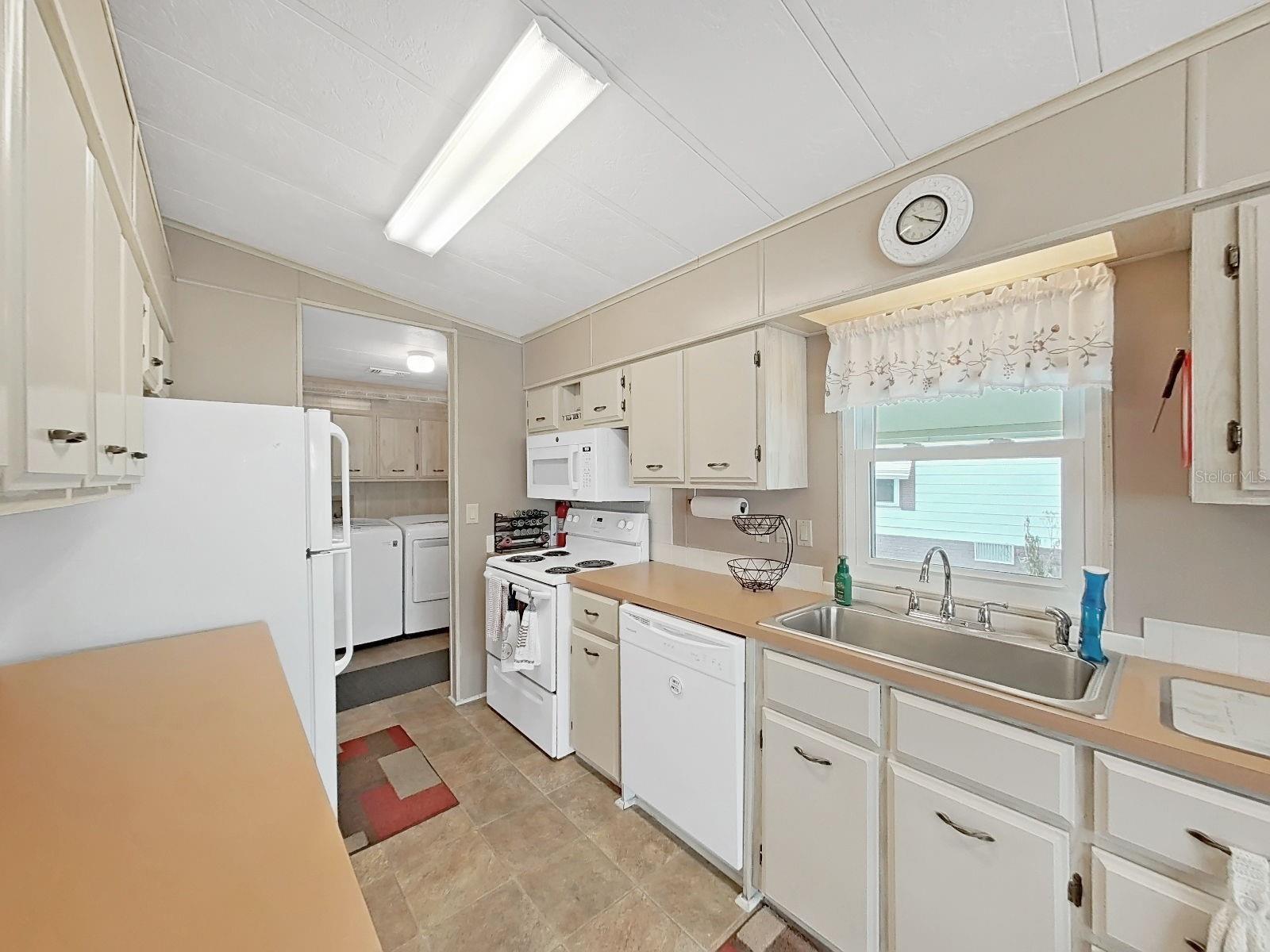 Image 13 of 47 For 4966 Deerwood Dr