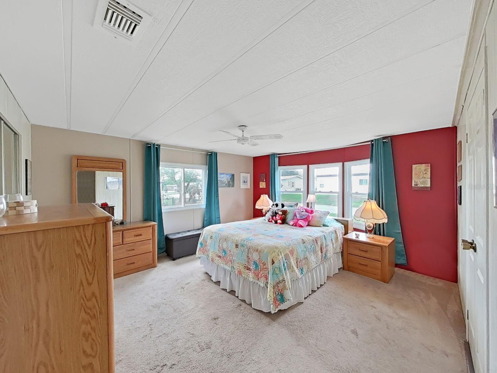 Image 23 of 47 For 4966 Deerwood Dr