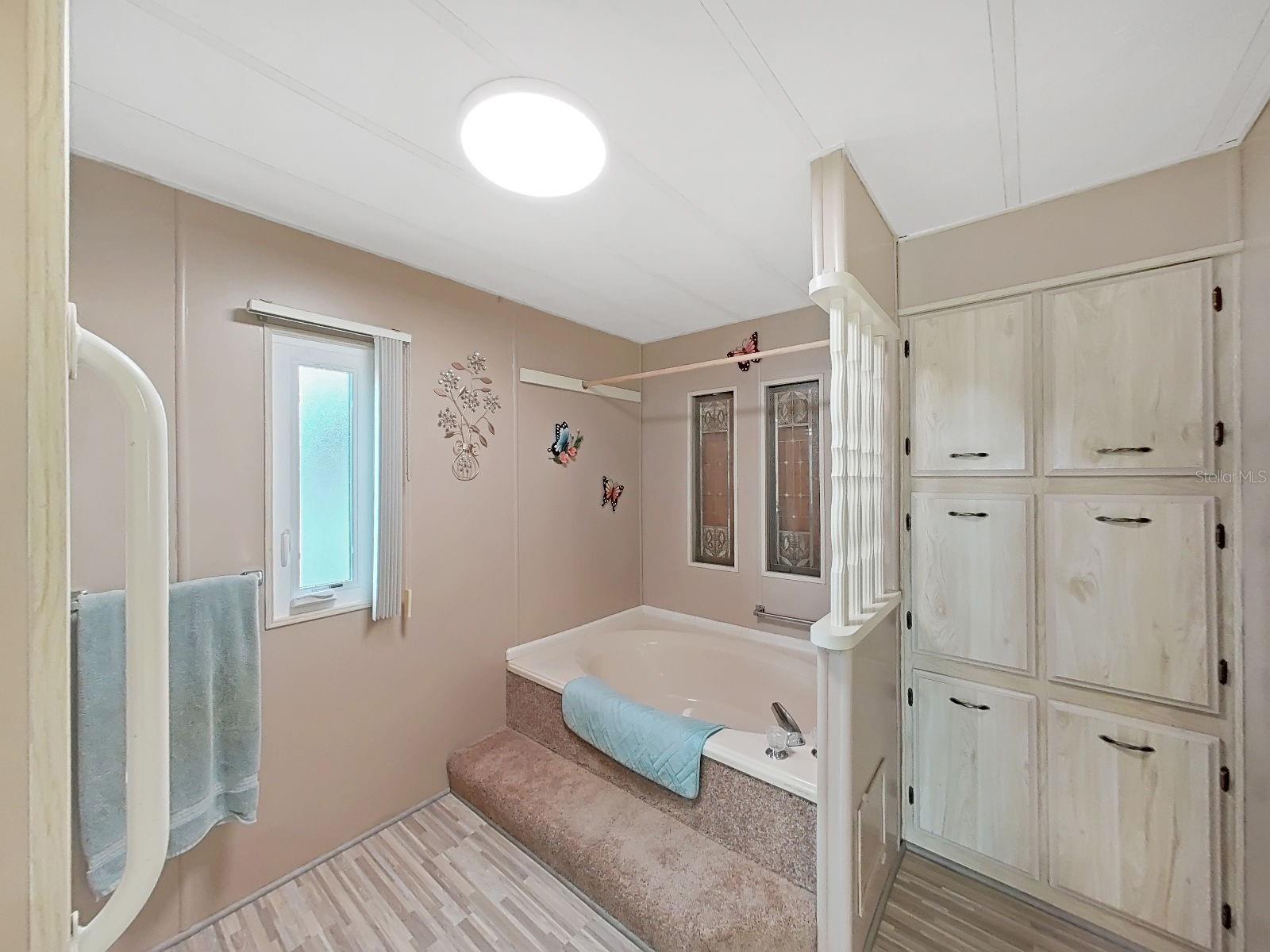 Image 26 of 47 For 4966 Deerwood Dr