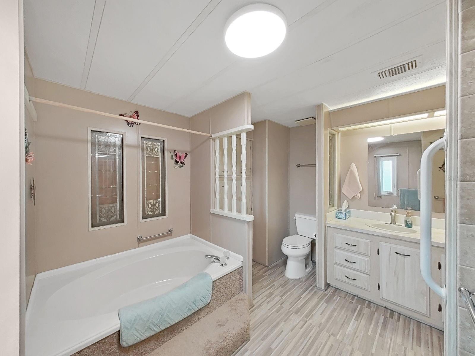 Image 29 of 47 For 4966 Deerwood Dr