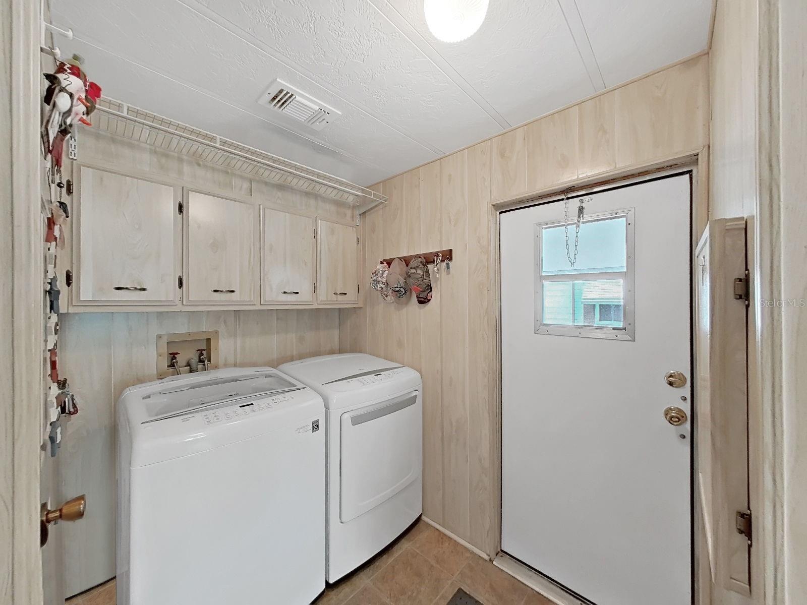 Image 35 of 47 For 4966 Deerwood Dr