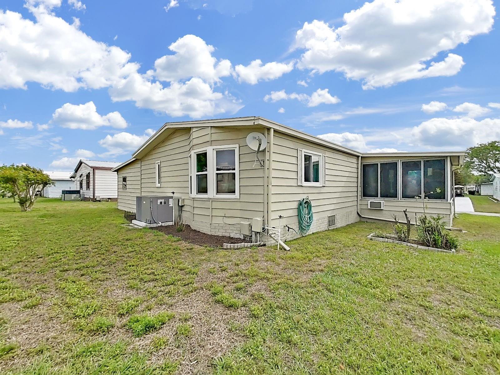 Image 4 of 47 For 4966 Deerwood Dr