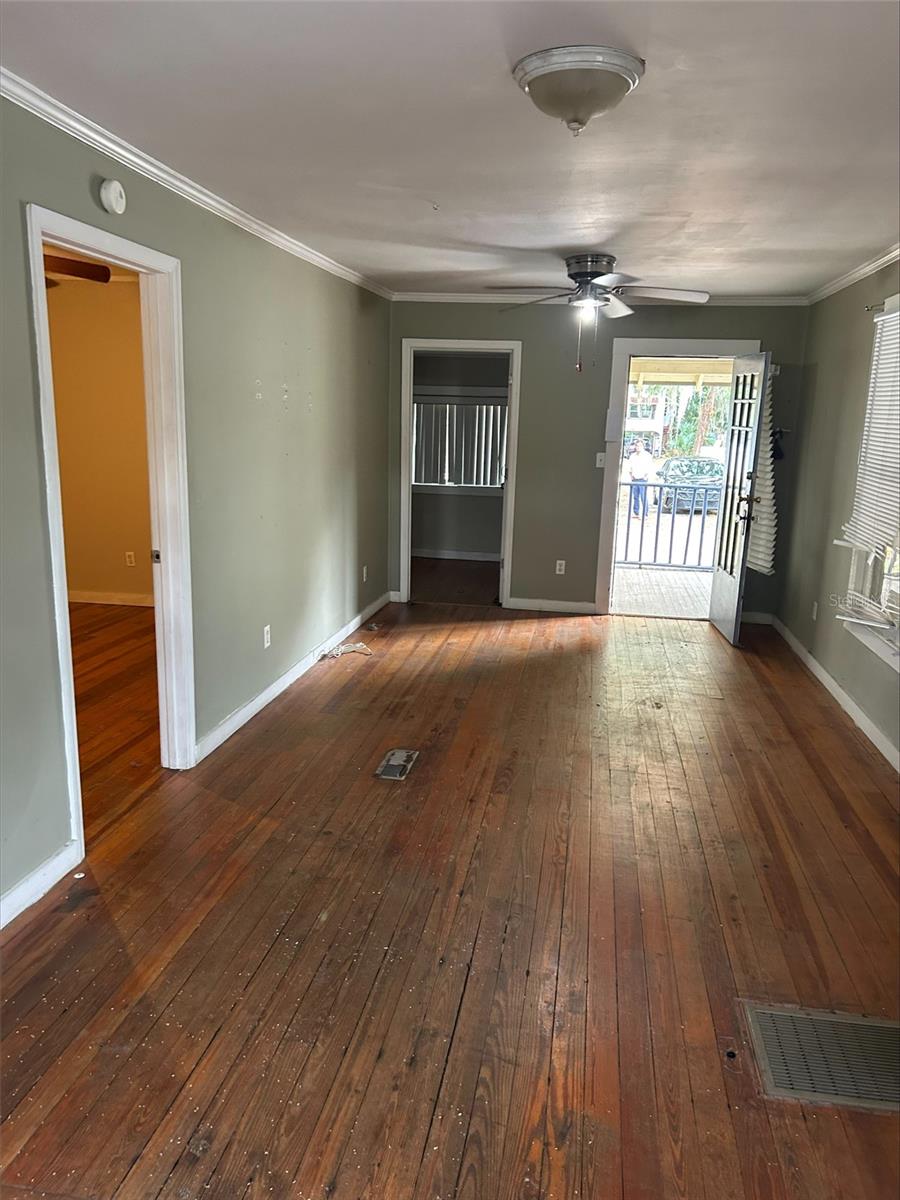 Image 2 of 10 For 425 Avenue B Ne