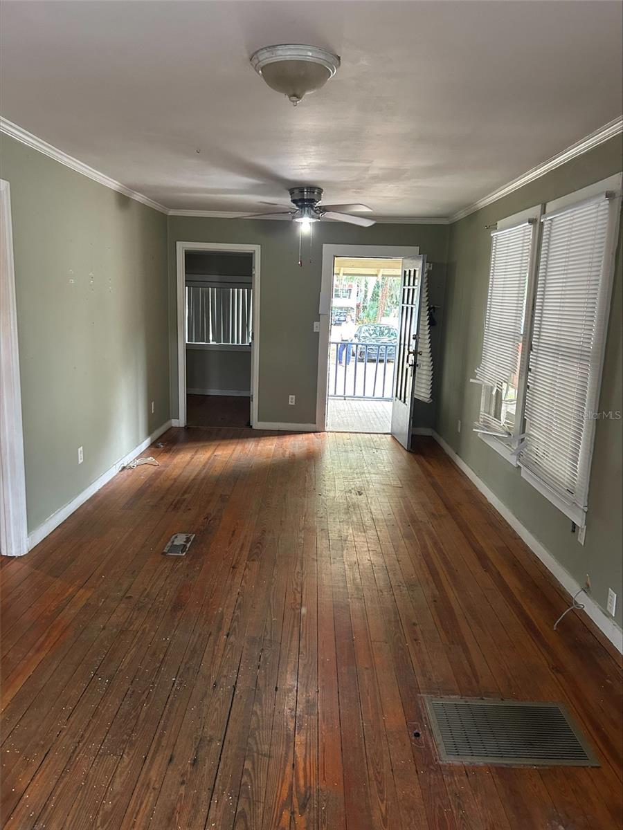 Image 3 of 10 For 425 Avenue B Ne