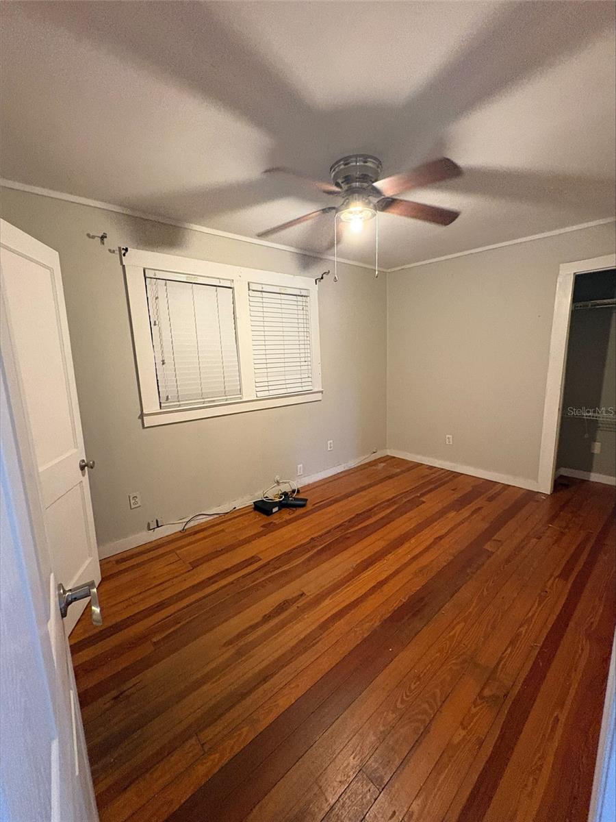 Image 4 of 10 For 425 Avenue B Ne