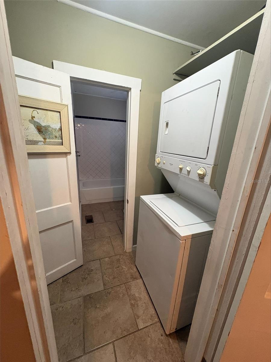 Image 5 of 10 For 425 Avenue B Ne