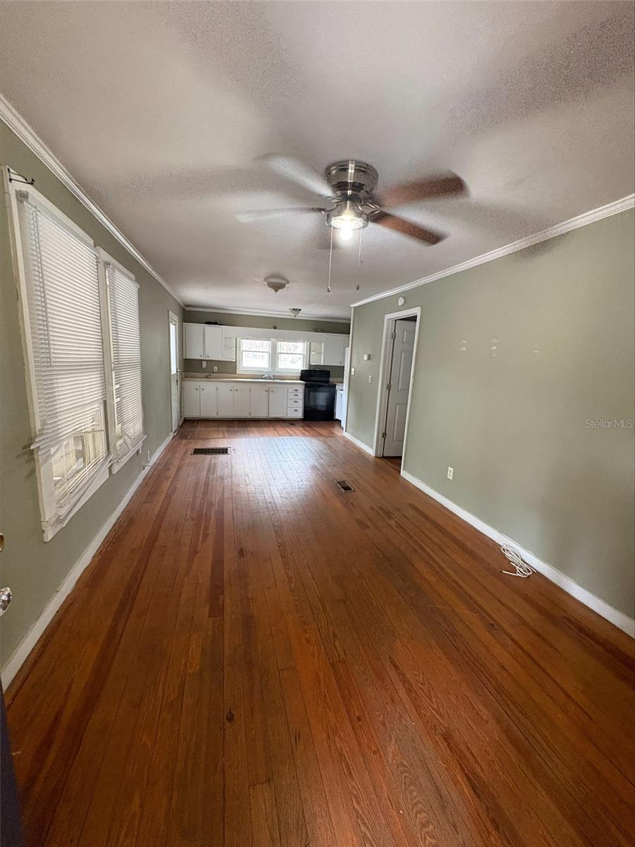 Image 7 of 10 For 425 Avenue B Ne