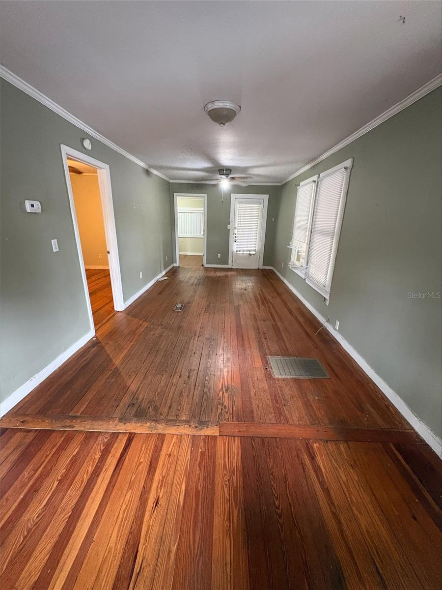 Image 8 of 10 For 425 Avenue B Ne