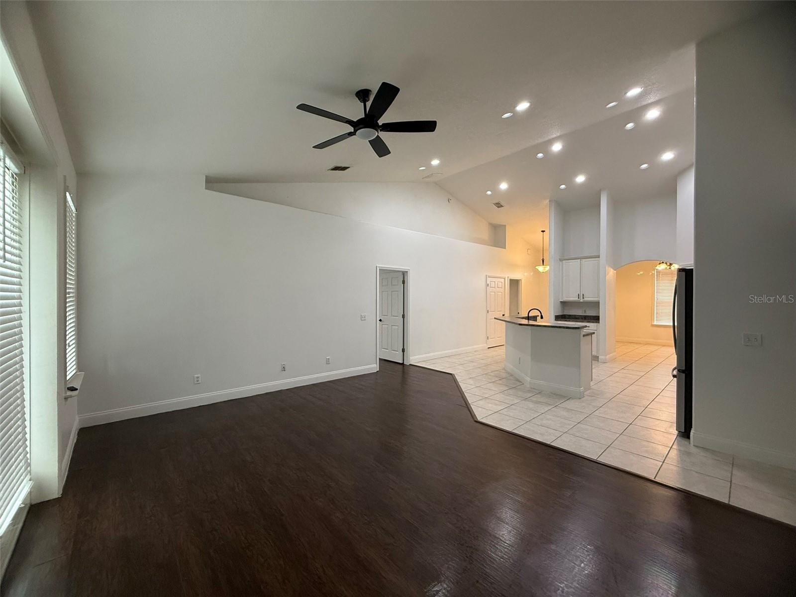 Image 15 of 52 For 725 Country Walk Cove