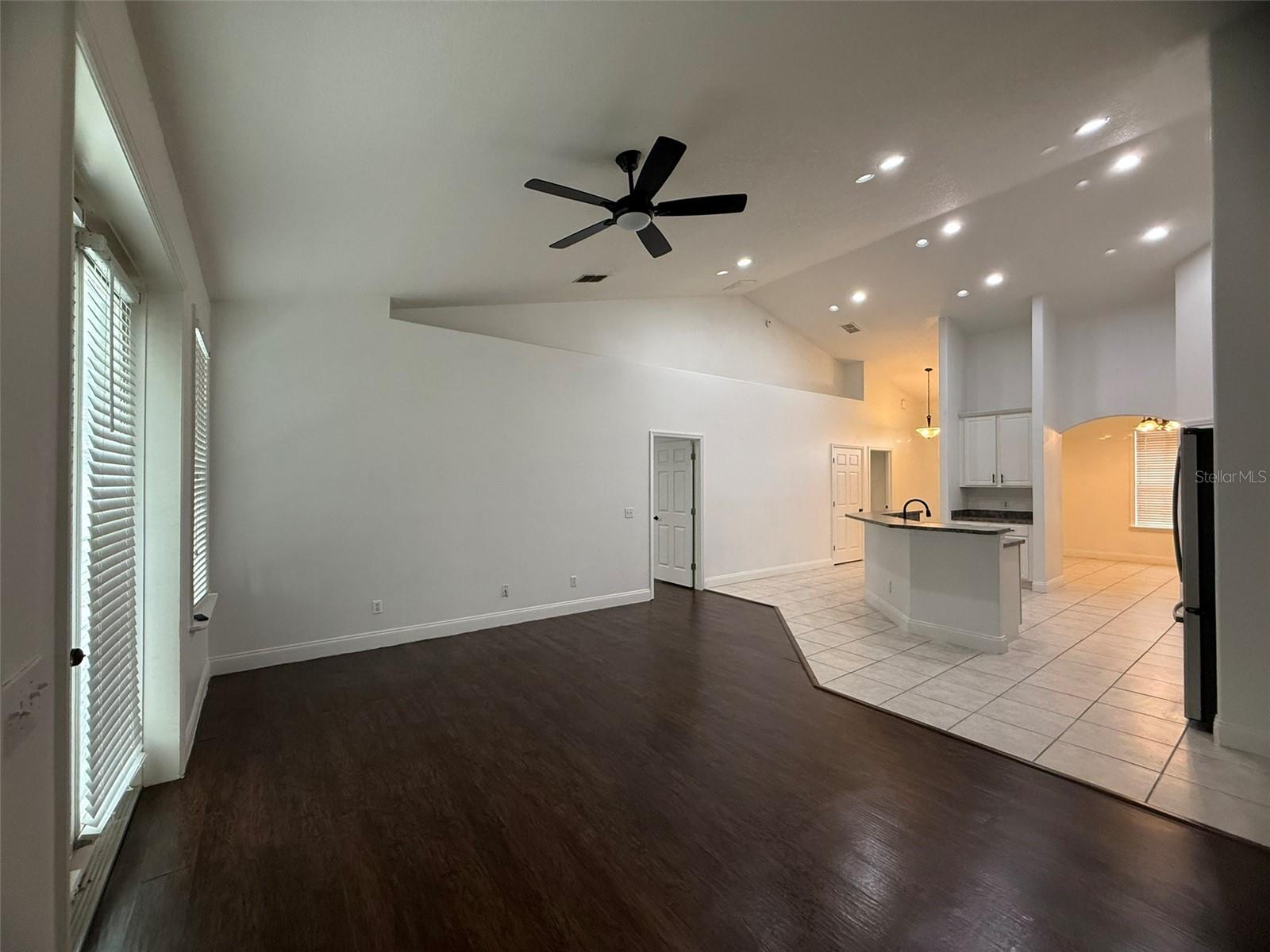 Image 16 of 52 For 725 Country Walk Cove