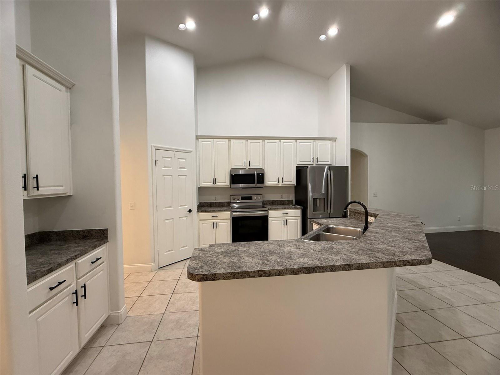 Image 17 of 52 For 725 Country Walk Cove