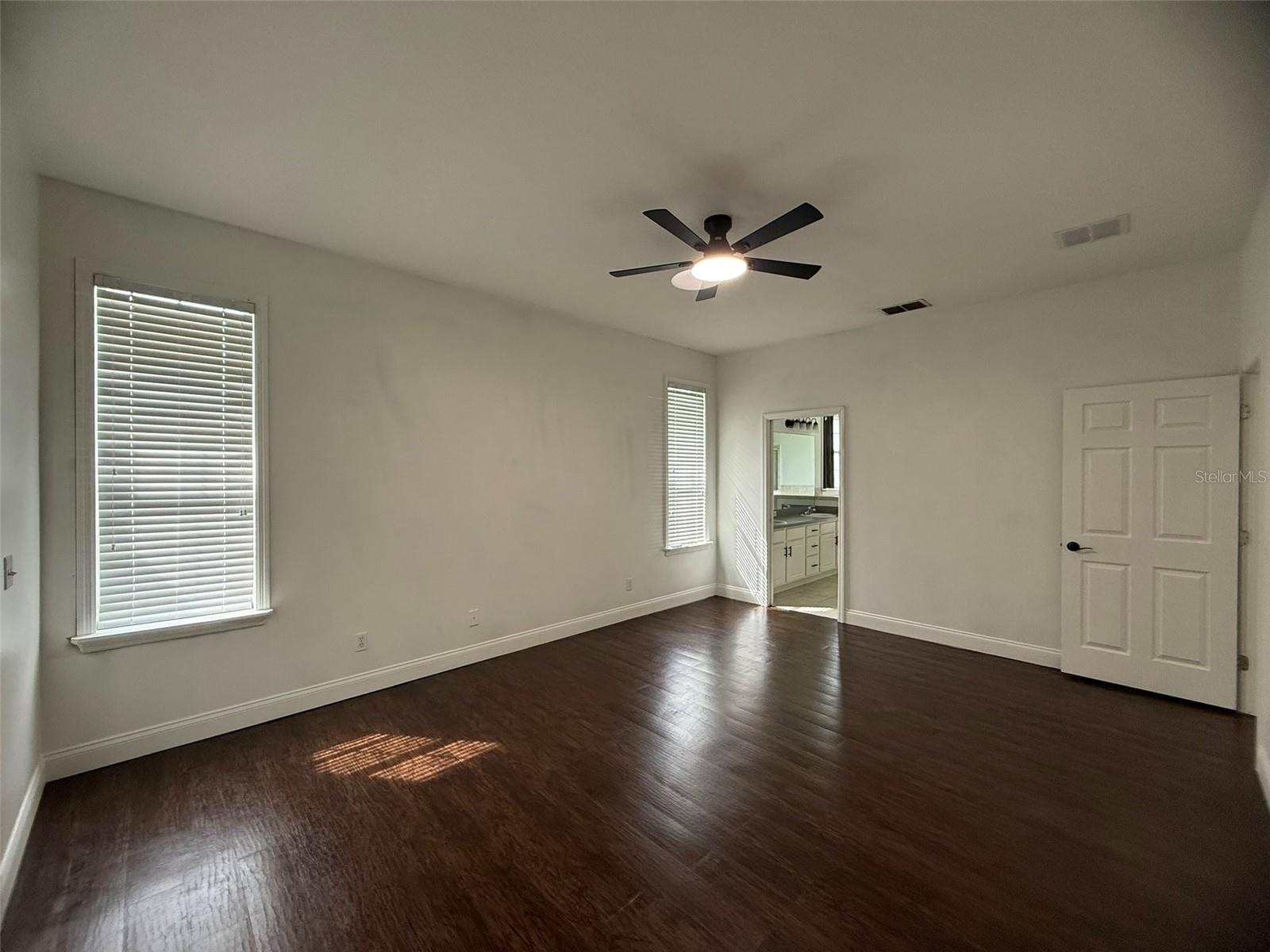 Image 22 of 52 For 725 Country Walk Cove