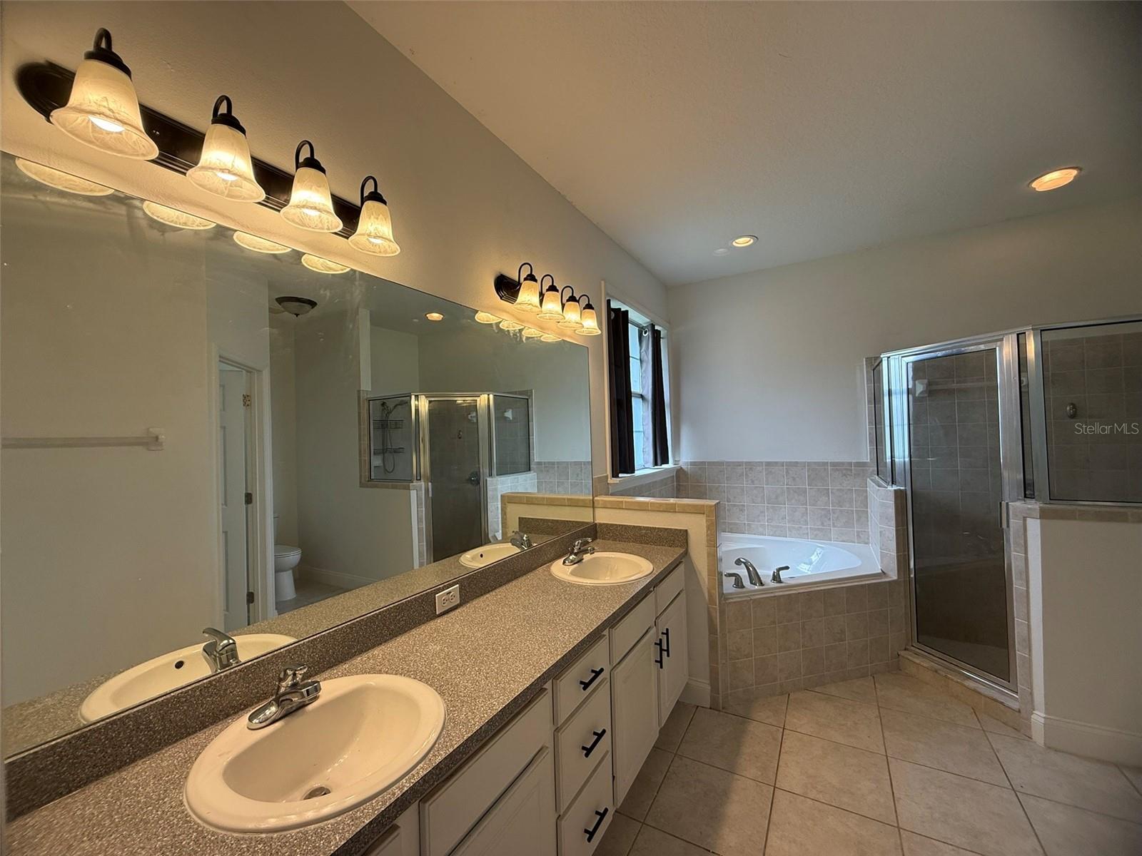 Image 24 of 52 For 725 Country Walk Cove