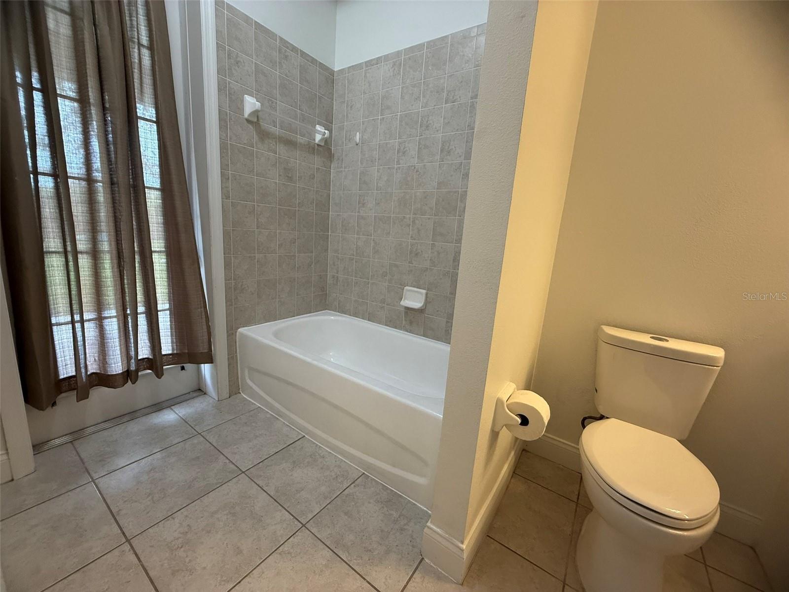 Image 37 of 52 For 725 Country Walk Cove