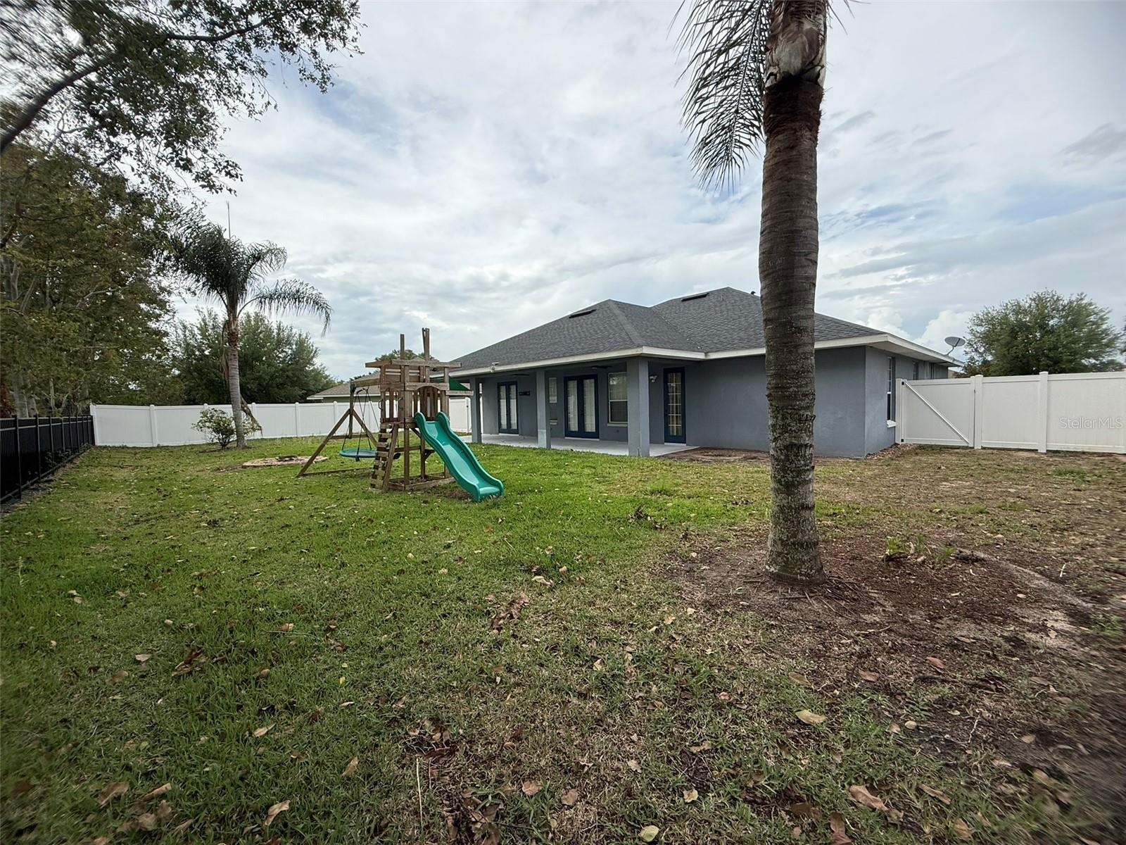 Image 4 of 52 For 725 Country Walk Cove