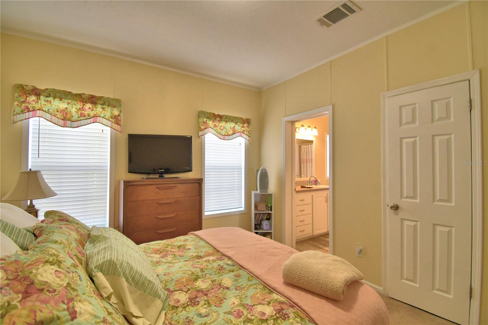 Image 19 of 56 For 4925 Cypress Gardens Road 100