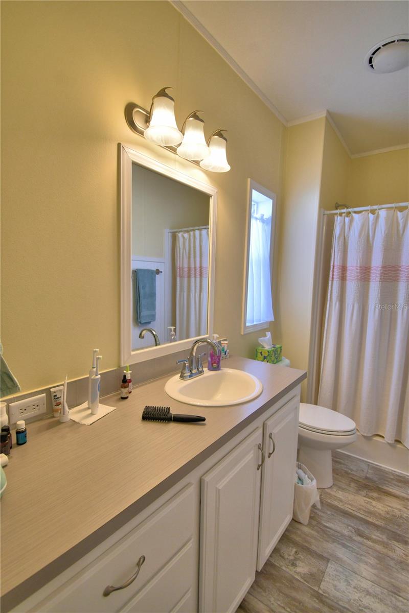 Image 22 of 56 For 4925 Cypress Gardens Road 100