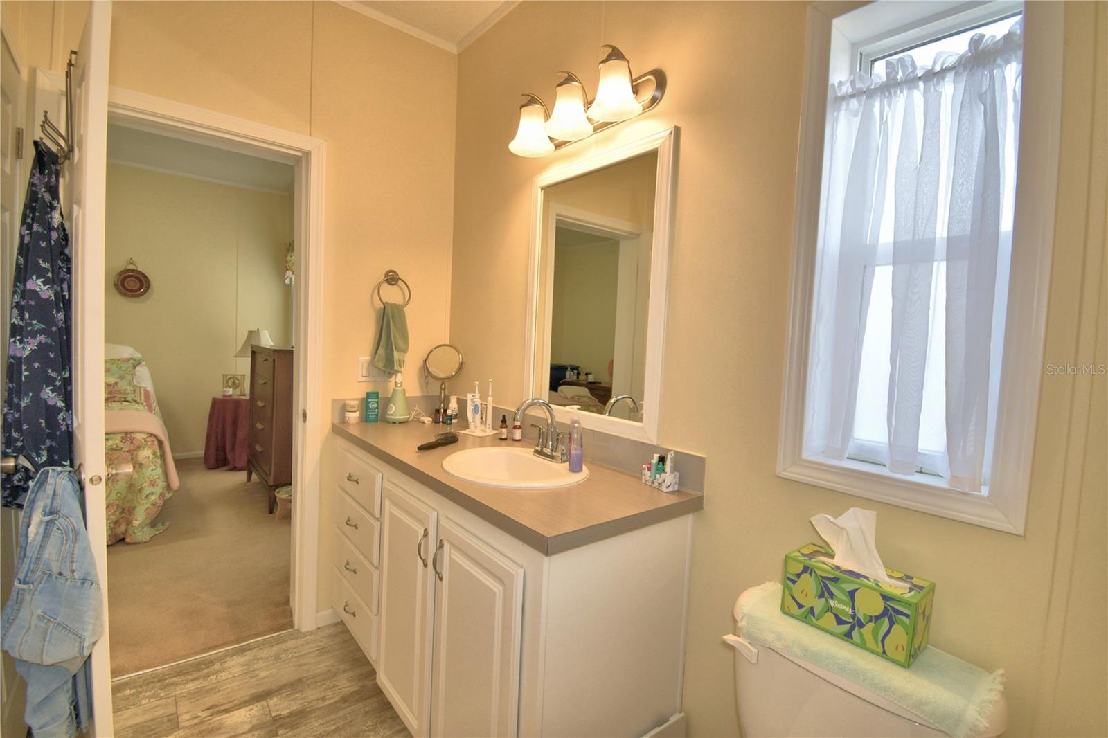 Image 23 of 56 For 4925 Cypress Gardens Road 100