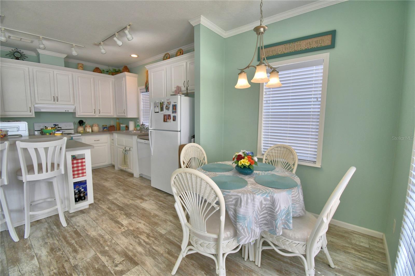 Image 28 of 56 For 4925 Cypress Gardens Road 100