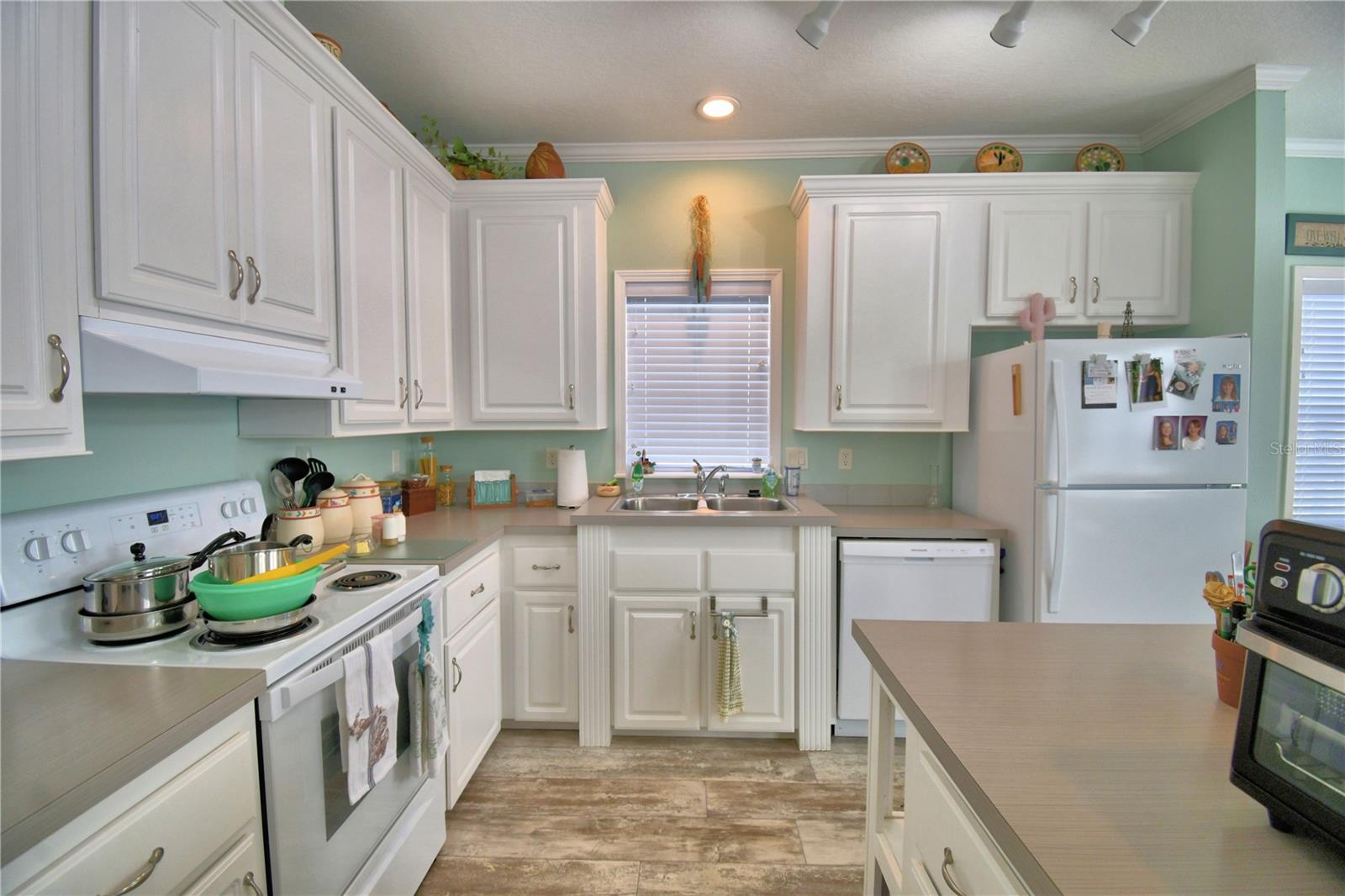 Image 31 of 56 For 4925 Cypress Gardens Road 100