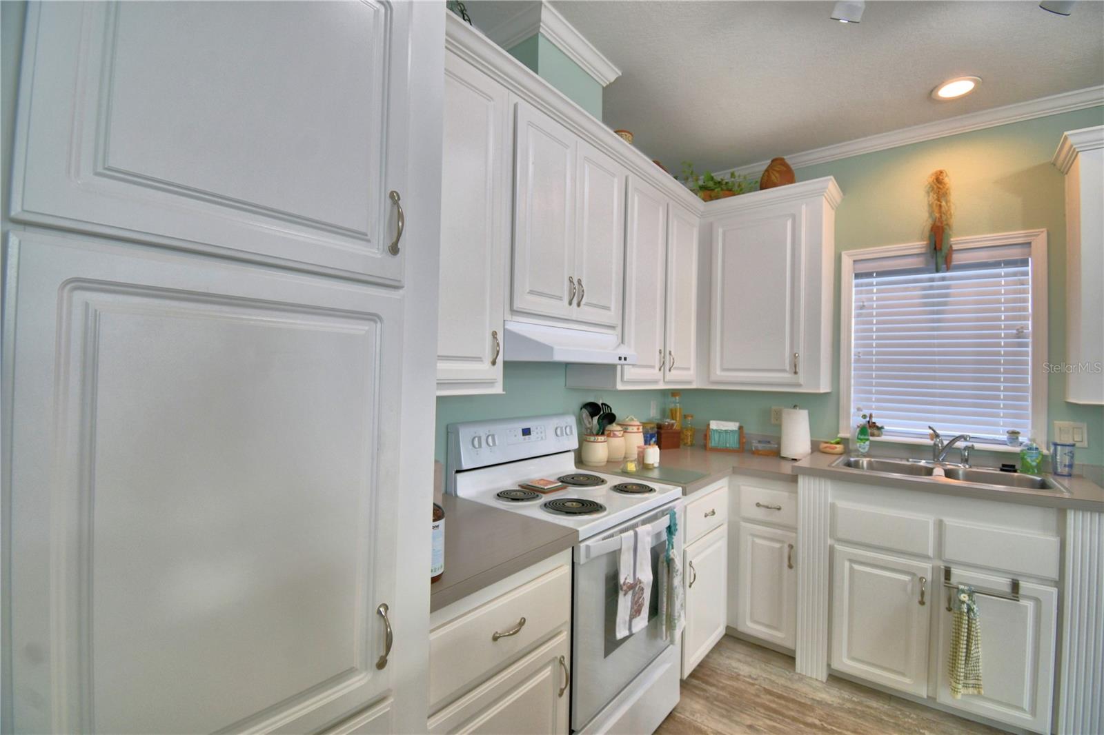 Image 32 of 56 For 4925 Cypress Gardens Road 100