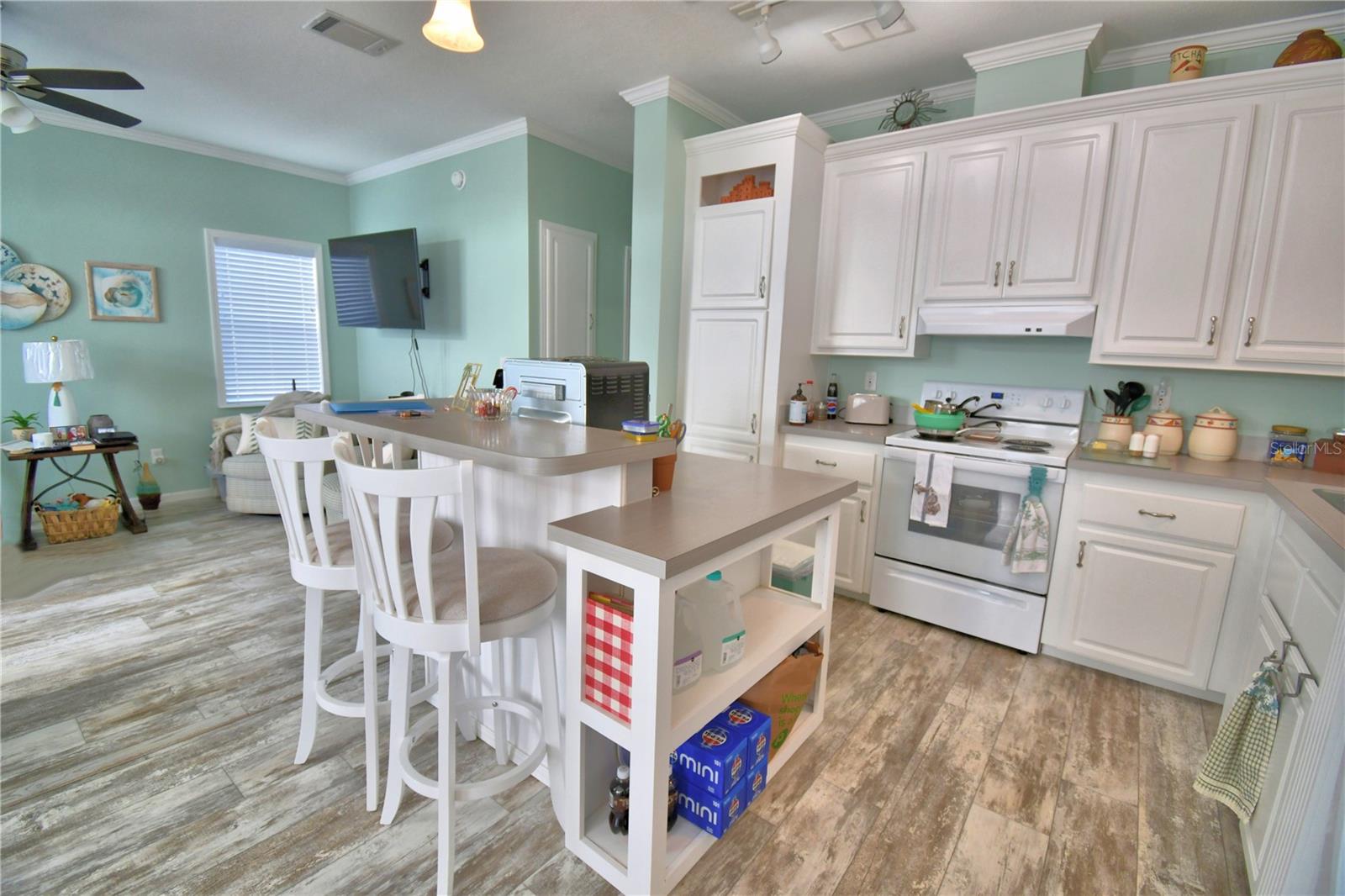 Image 37 of 56 For 4925 Cypress Gardens Road 100