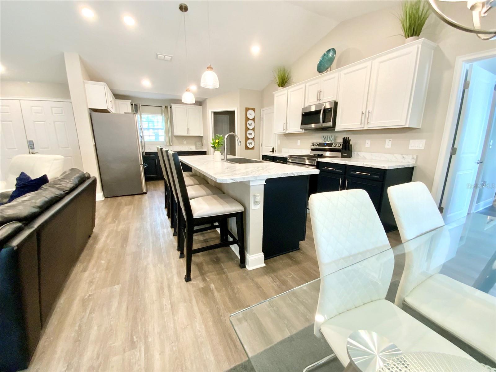 Image 10 of 63 For 692 Howard Road