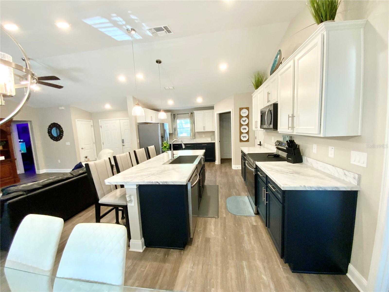 Image 11 of 63 For 692 Howard Road