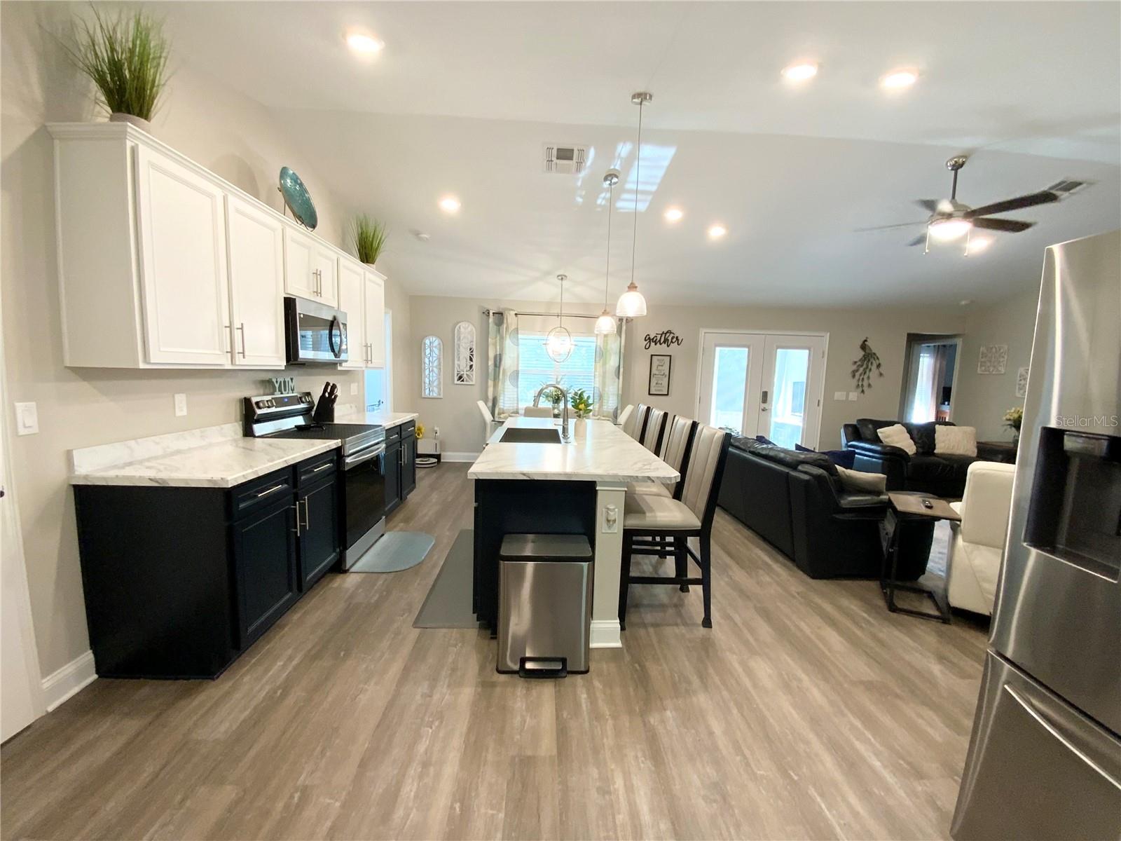 Image 12 of 63 For 692 Howard Road