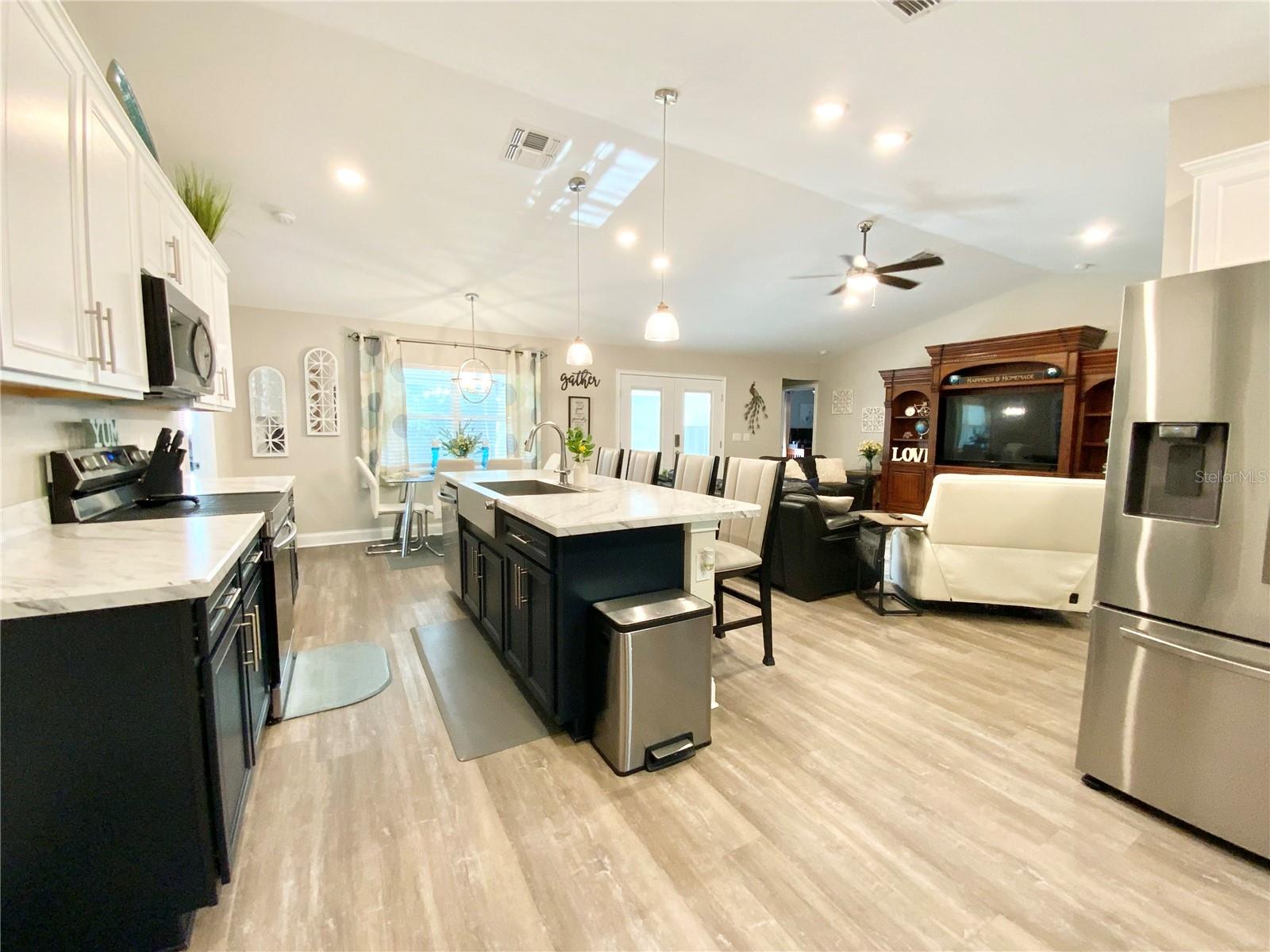 Image 14 of 63 For 692 Howard Road