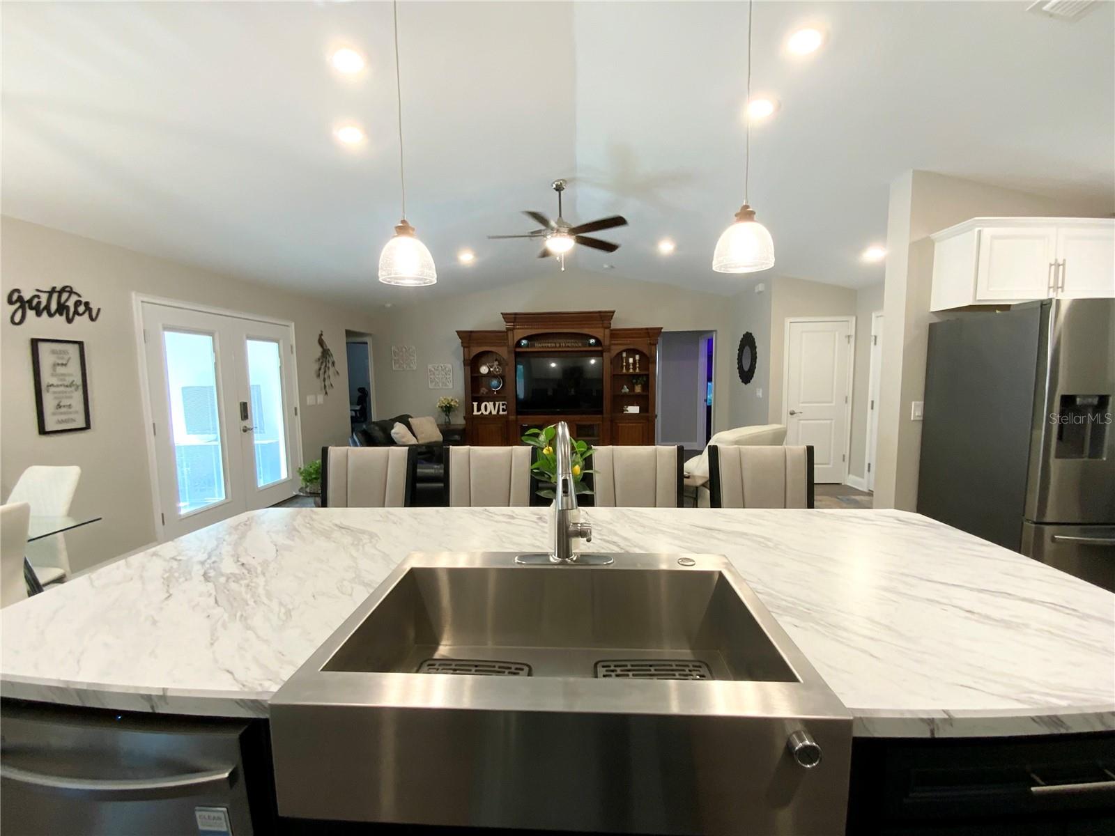 Image 15 of 63 For 692 Howard Road