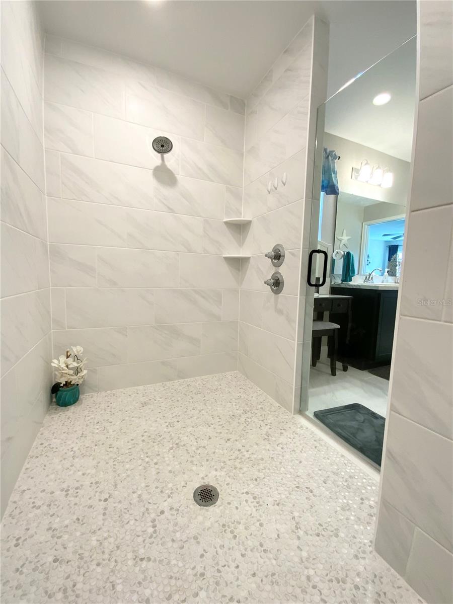 Image 26 of 63 For 692 Howard Road