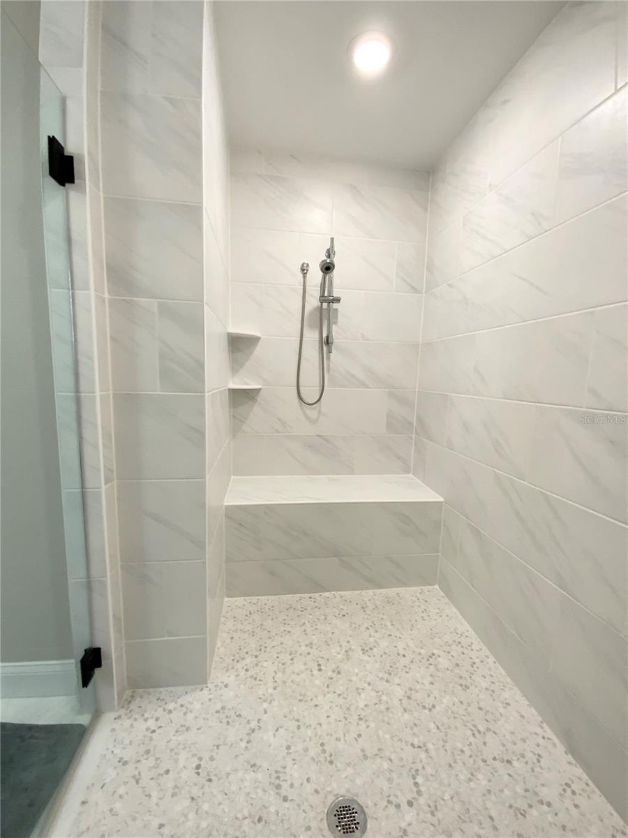 Image 27 of 63 For 692 Howard Road