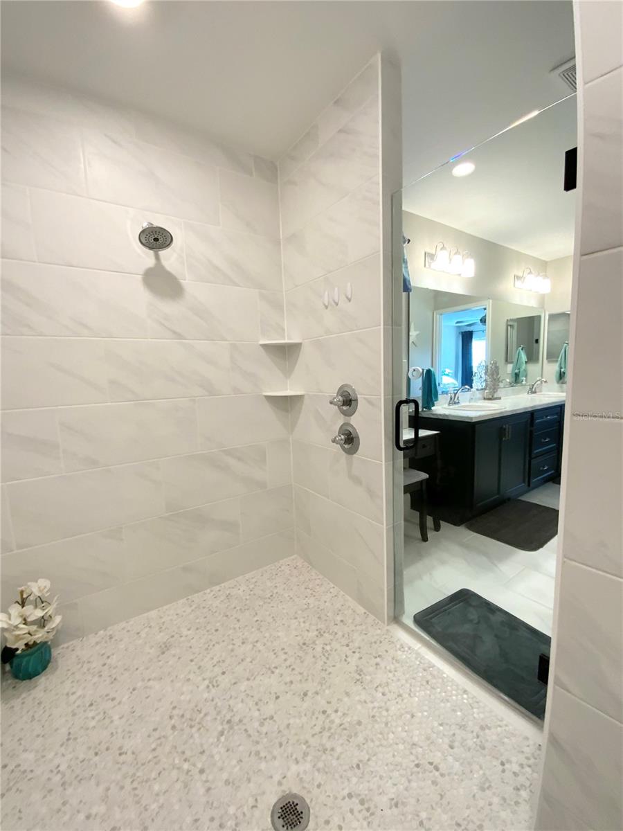 Image 28 of 63 For 692 Howard Road