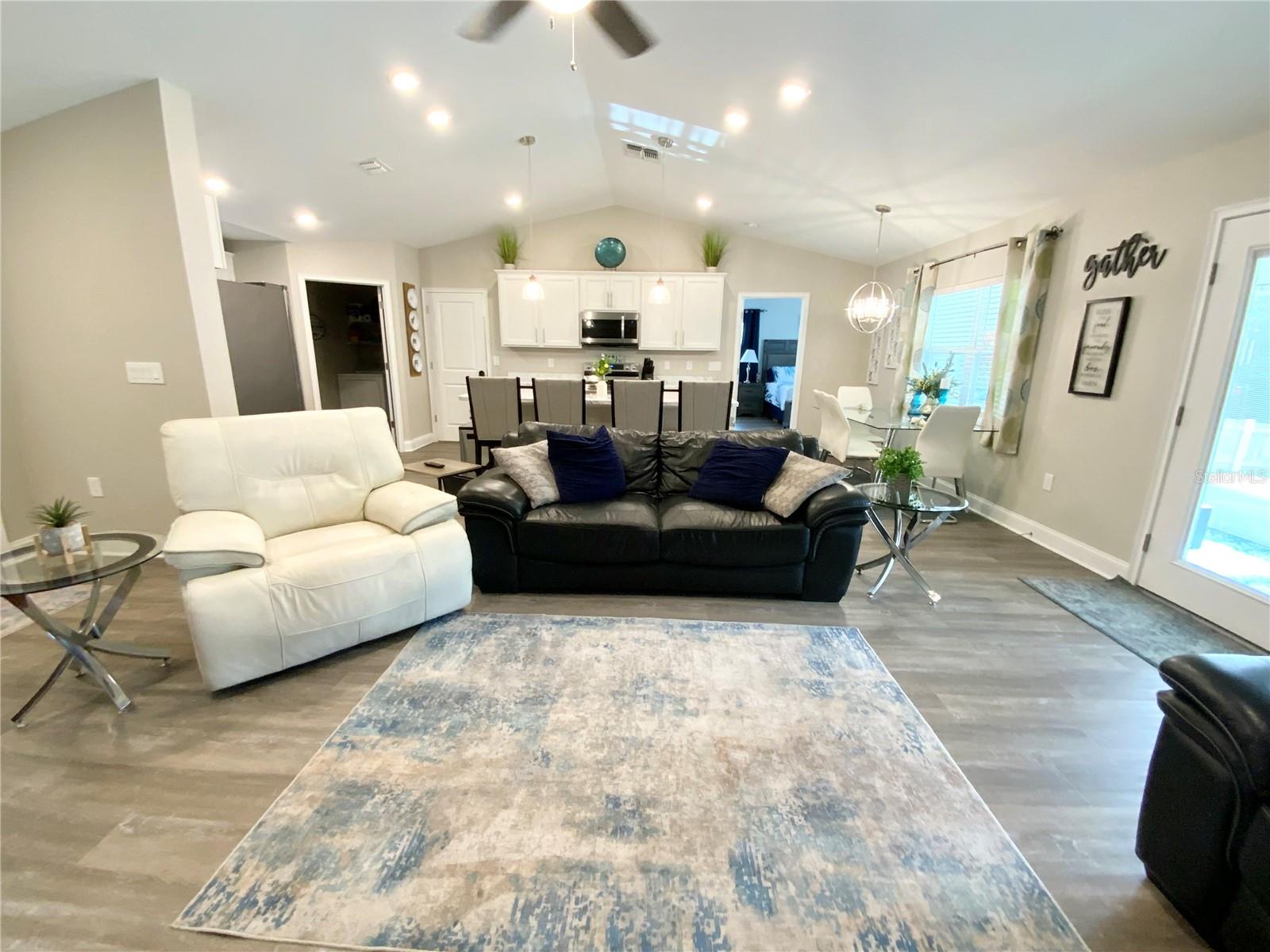 Image 5 of 63 For 692 Howard Road