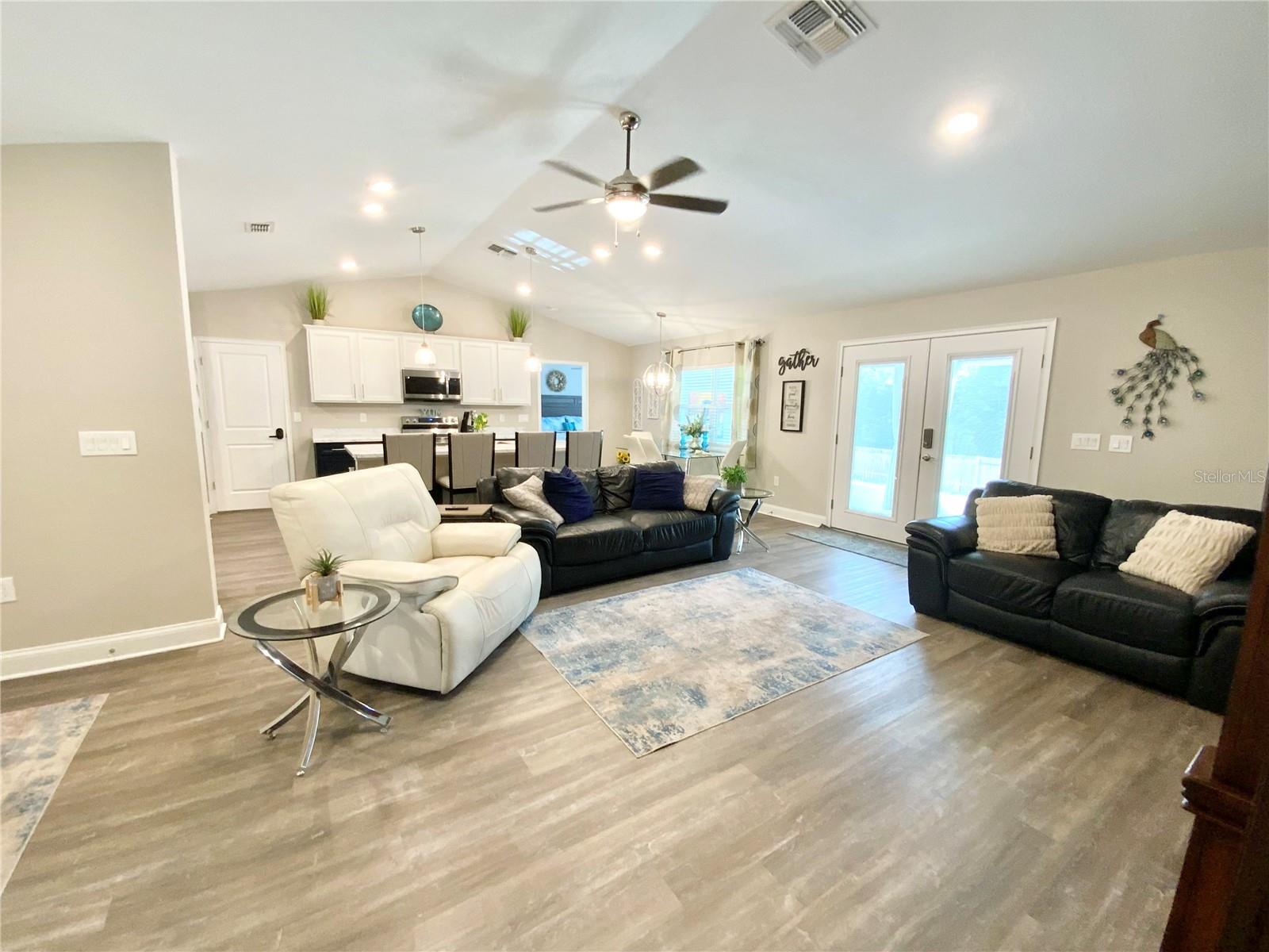 Image 6 of 63 For 692 Howard Road