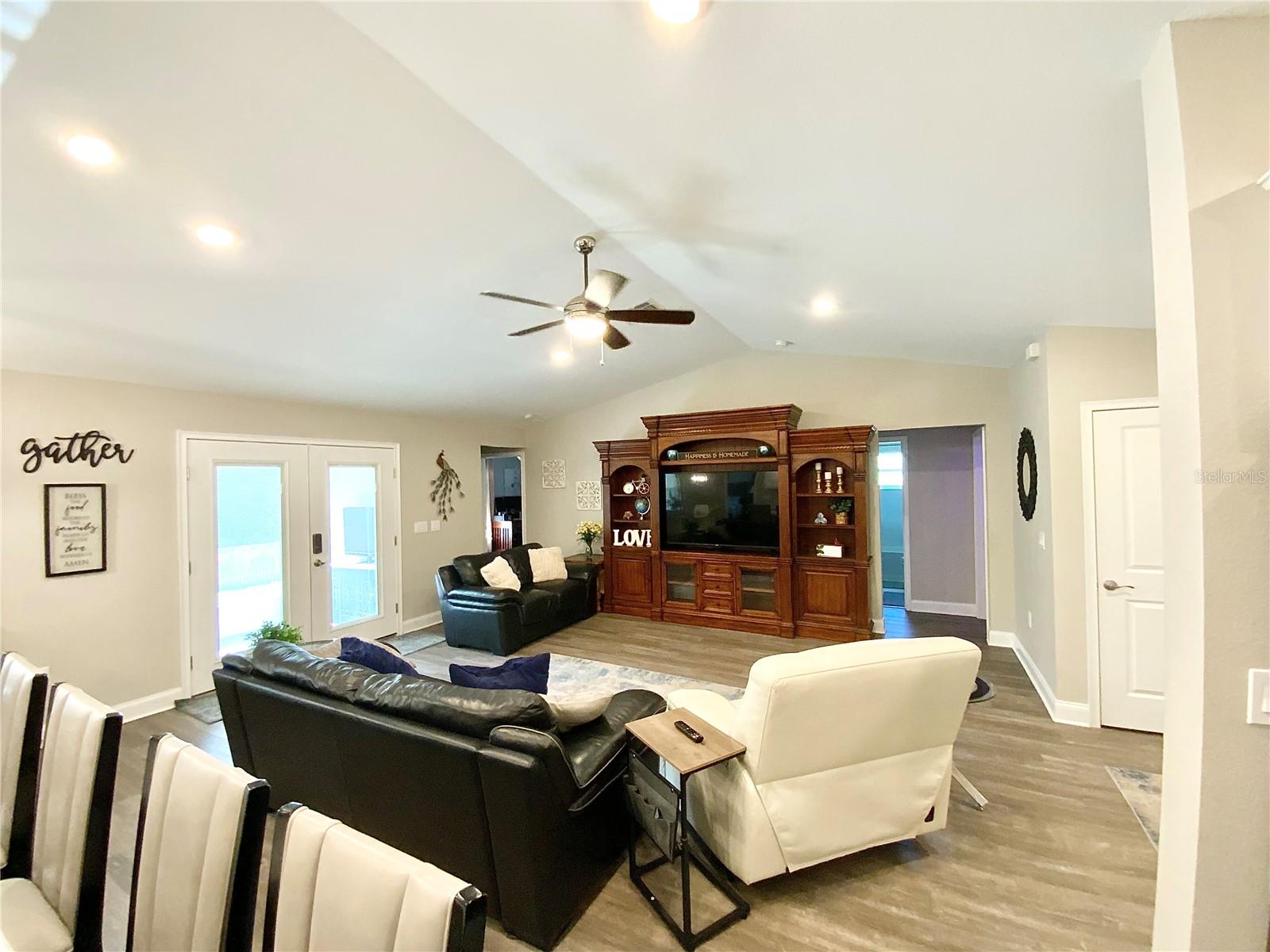 Image 7 of 63 For 692 Howard Road