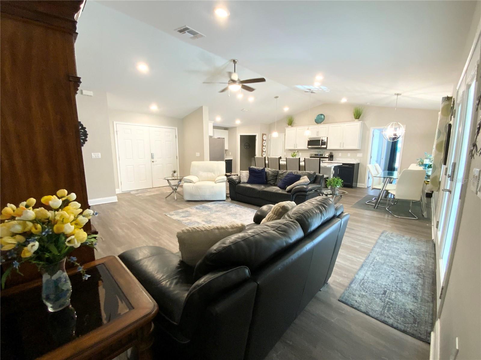 Image 8 of 63 For 692 Howard Road