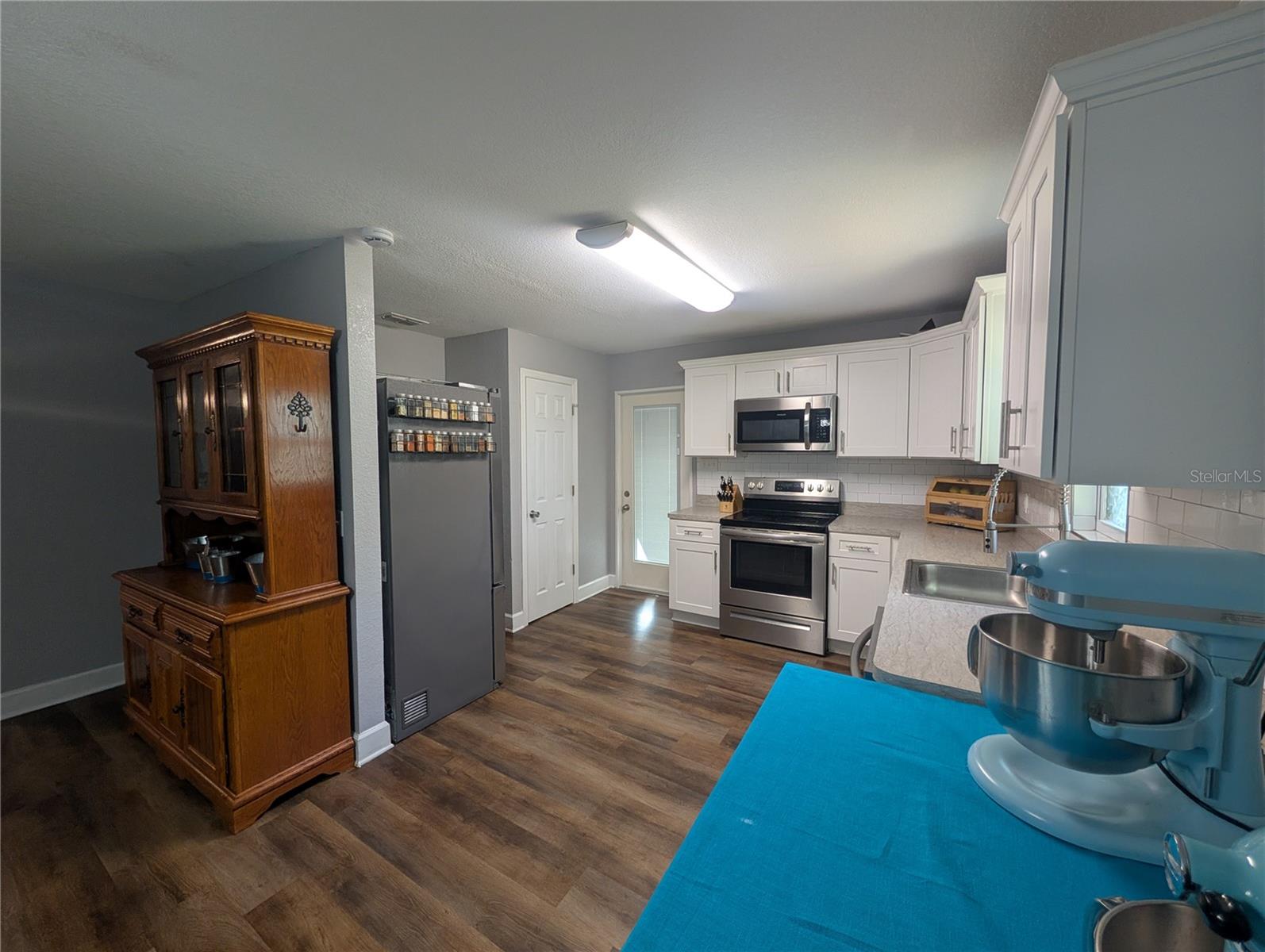 Image 10 of 64 For 739 Center Street