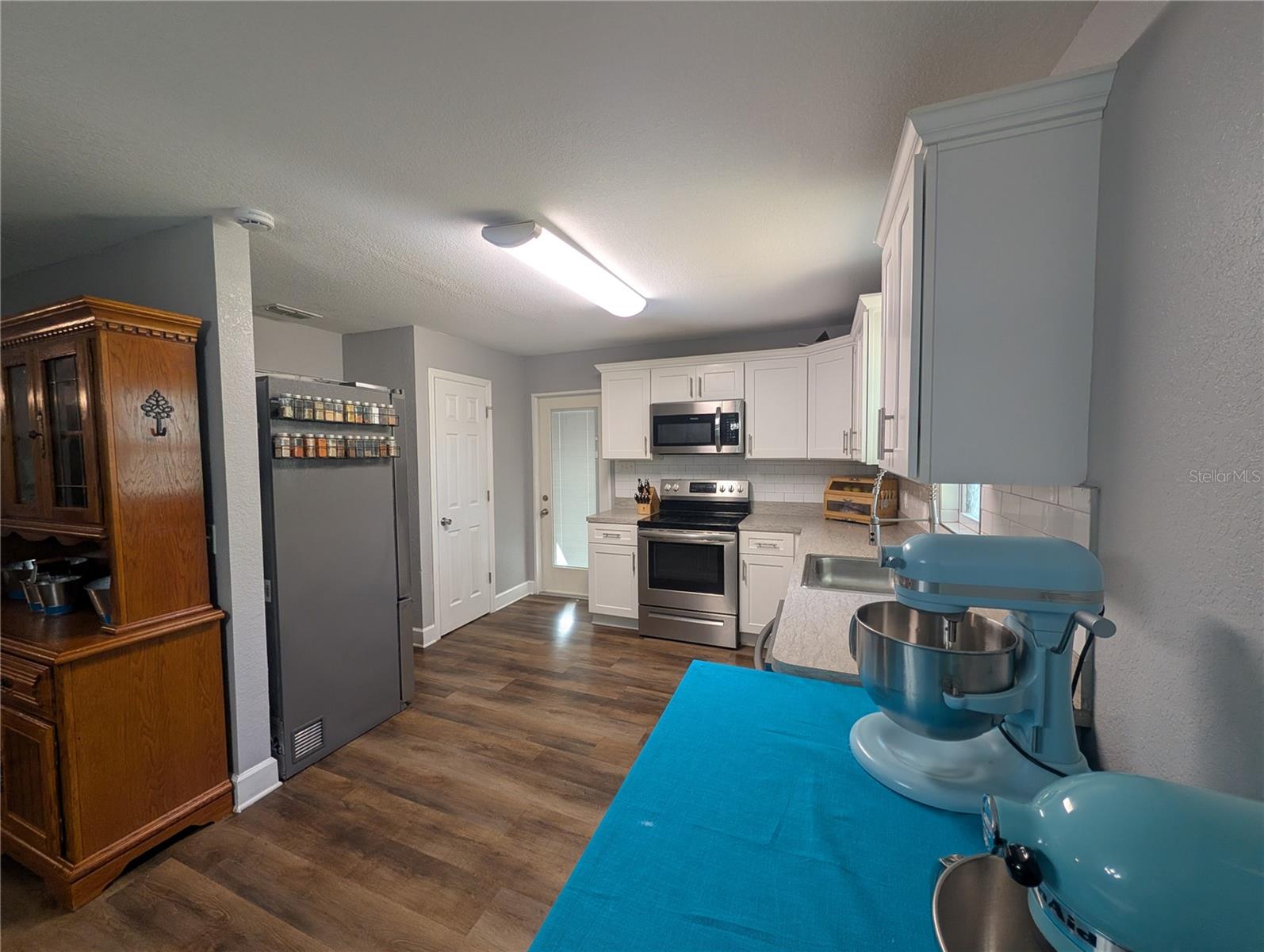 Image 11 of 64 For 739 Center Street