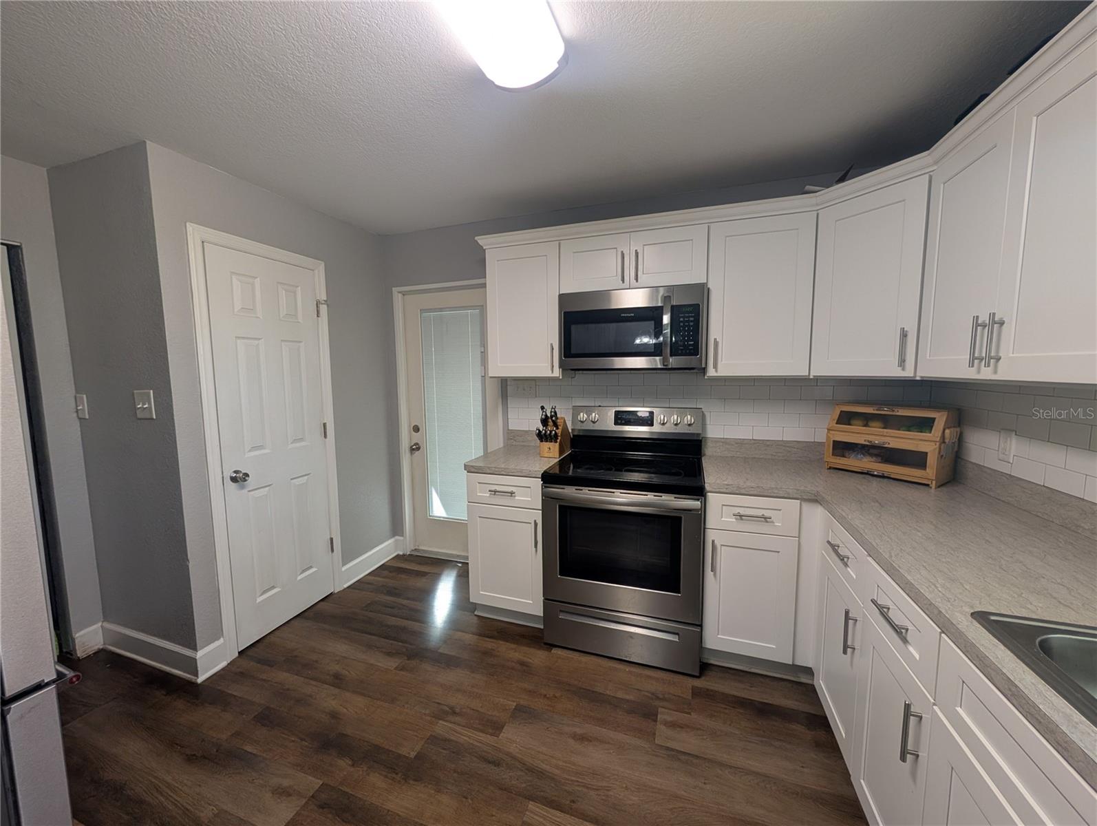 Image 13 of 64 For 739 Center Street