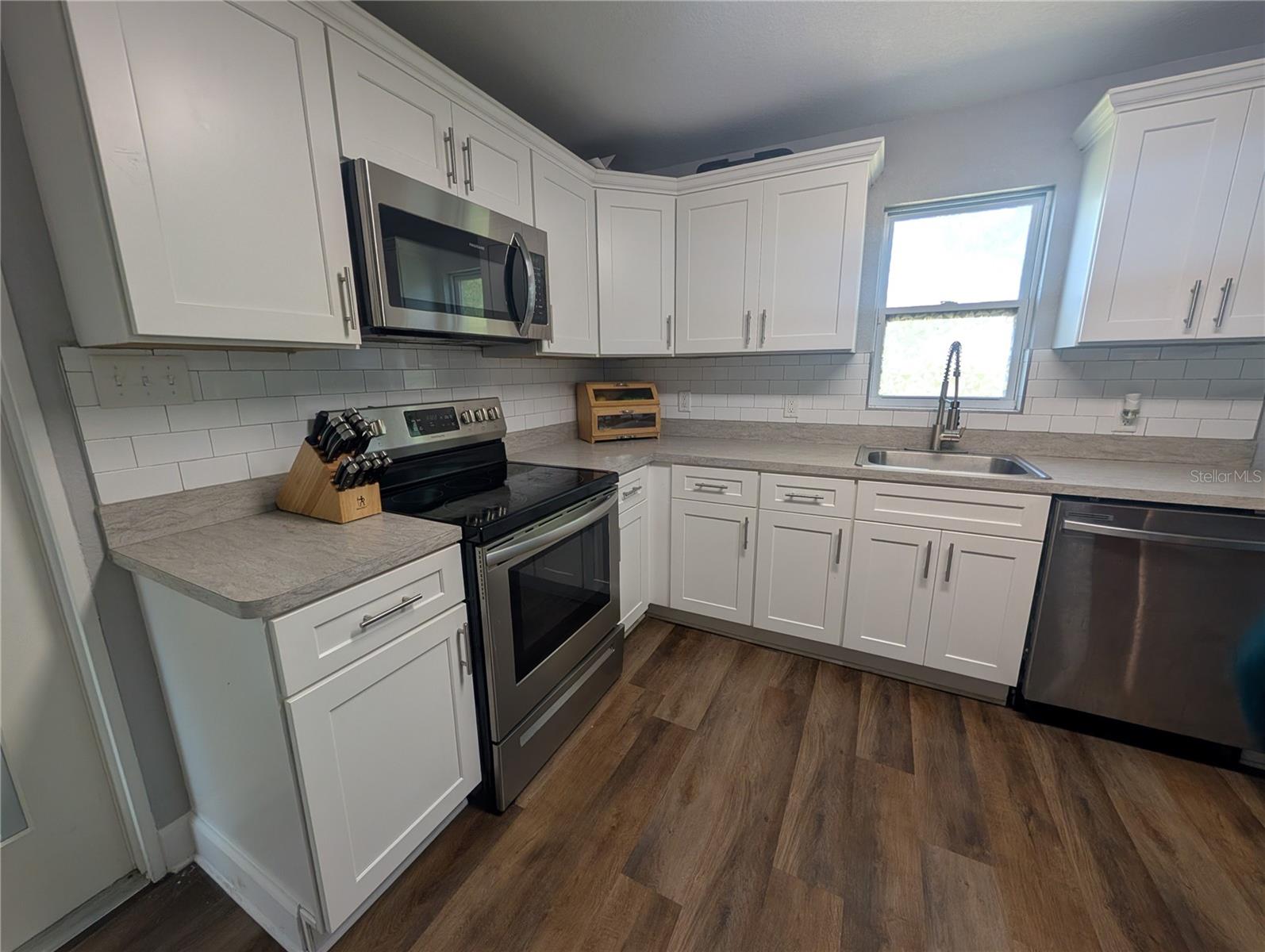 Image 14 of 64 For 739 Center Street