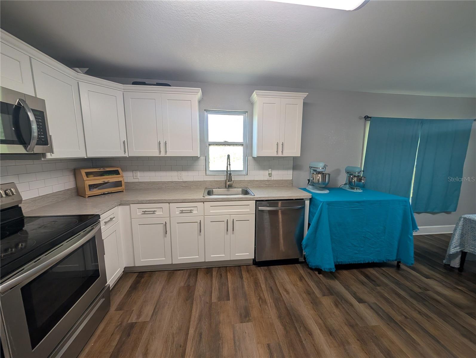 Image 15 of 64 For 739 Center Street