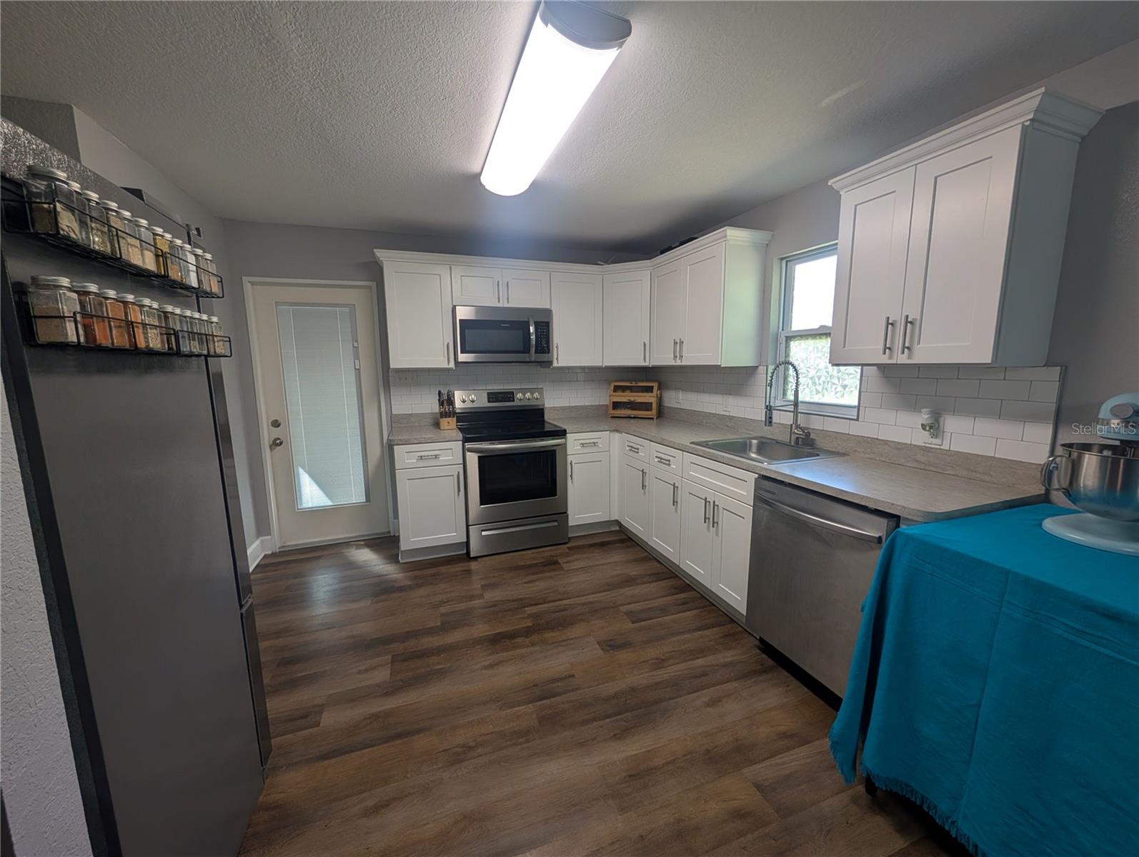 Image 22 of 64 For 739 Center Street